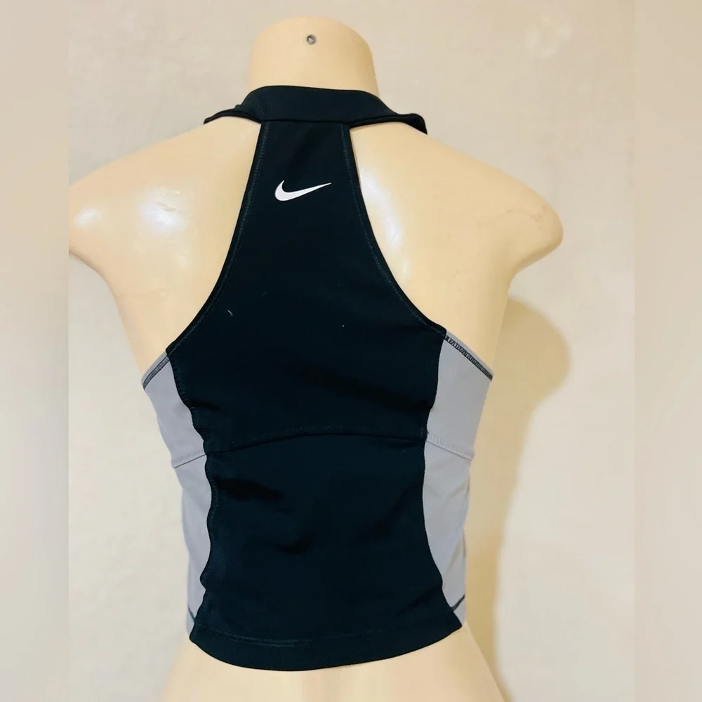 Nike Sports Bra Crop Top Black Gray Colorblock.  Size Women's small